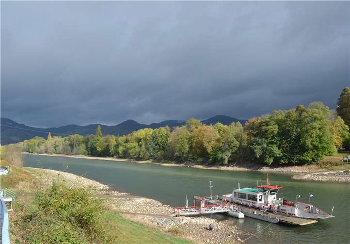 Zu Beginn der Woche konnte die Fähre zur Insel Nonnenwerth noch nicht wieder verkehren. AB