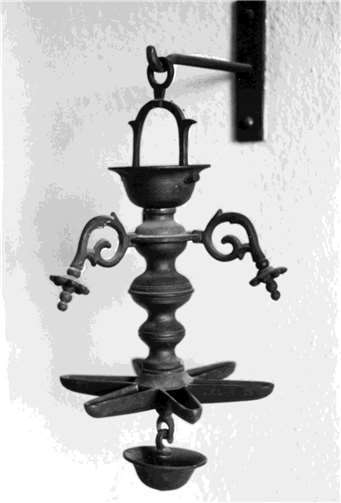 Zu Beginn des Sabbats entzündete man in jüdischen Haushalten die Sabbatlampe.