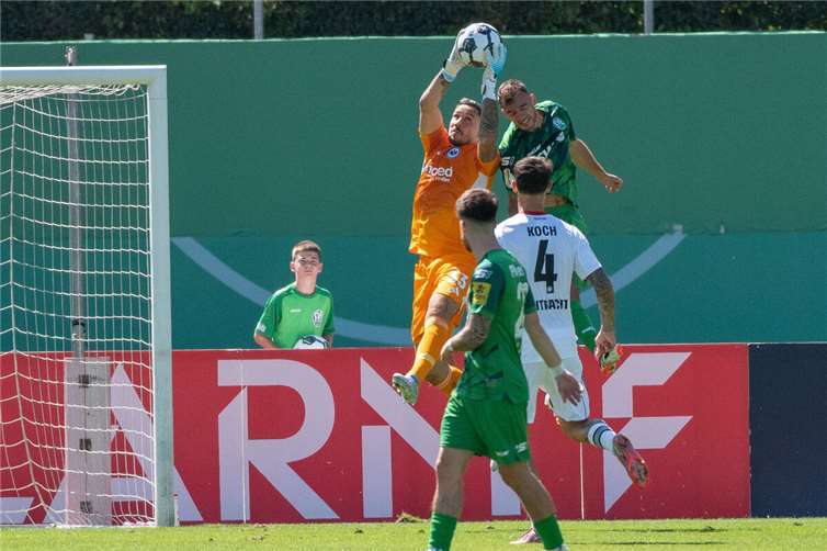 Zu Beginn des Spiels war es sehr beeindruckend, wie FV Engers Druck ausübte und die Eintracht lange genug beschäftigte und erst einmal aus dem Rhythmus brachte. Fotos: SCH