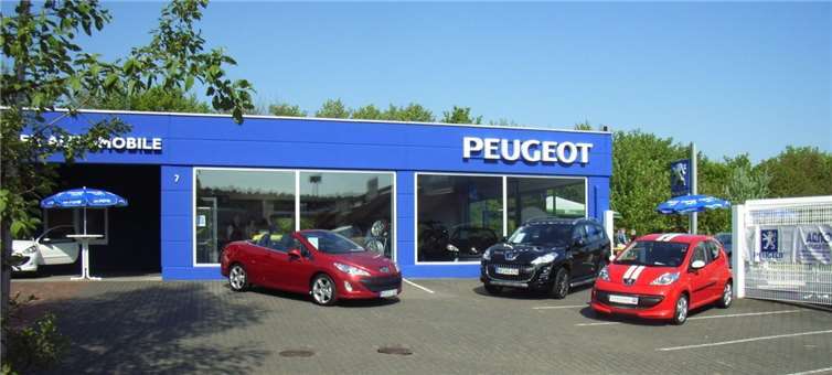 „Ihr Vertrauen ist unser Antrieb“ Zu Beginn war das Autohaus in Höhr-Grenzhausen noch Peugeot-Servicevertrags-Partner. Fotos: Arno Sommer Automobile