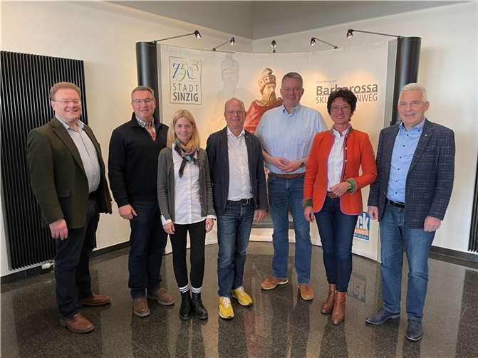 Zu Besuch im Krupp Medienzentrum (v.l.n.r.) : Franz Hermann Deres, Horst Gies, Susanne Tack, Hermann Krupp, Gordon Schnieder, Petra Schneider und Peter Krupp.  Foto: ROB