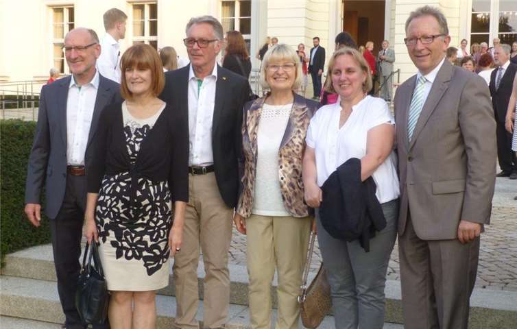Zu Besuch in Berlin: (von links nach rechts) Raimund Wittlich, Claudia Kirschbaum, Jürgen Grünwald, Gisela Wirtgen, Grit Zimmermann und MdB Erwin Rüddel.privat