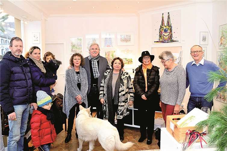 Zu Besuch in der Galerie Jan Künster (v.li.): Markus Leifeld und Christine Leifeld-Gottlieb (mit Nachwuchs) , Thisabe Alfter, Gastgeber: Künstlerehepaar Jan und Milca Künster, Ingrid Witzel, Birgit und Dirk Hannig. Roland von Czerniewicz