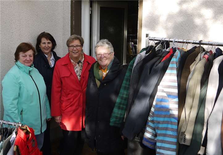 Zu Besuch in der Kleiderstube Odendorf (von links): Elisabeth Kümpel, Gertrud Klein, Petra Kalkbrenner und Brigitte Haselwanter.privat