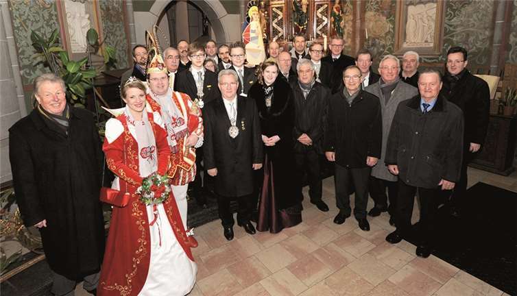 Zu Ehren der Schutzheiligen, der heiligen Muttergottes Maria, wird das Patronatsfest seit jeher mit einem Gottesdienst in der Pfarrkirche St. Laurentius eröffnet. FIX