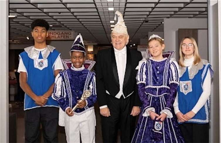 Zu Ehren des Kinderprinzenpaares war Hans Mayer, Präsident der RKK (Rheinische Karnevals-Korporationen) gekommen.  Fotos: Katharina Nix