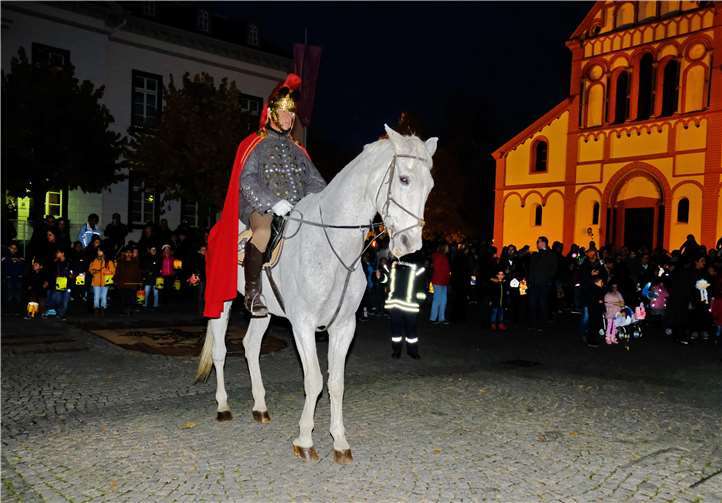 Zu Ehren von St. Martin ziehen bald wieder zahlreiche Schul- und Kitakinder durch die Gemeinden.Foto: Unfallkasse