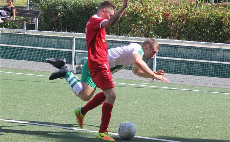 Zu Fall kam der SC Vallendar bei der Reserve von Rot-Weiß Koblenz. Mit 4:3 unterlagen die Grün-Weißen auf dem Nebenplatz auf dem Oberwerth.TH