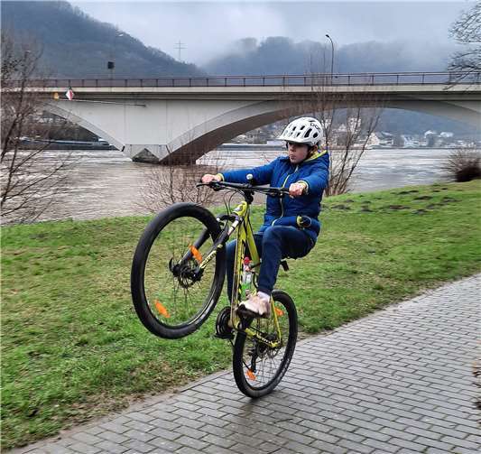 Zu Fuß oder per Fahrrad - Hauptsache Bewegung an der frischen Luft.