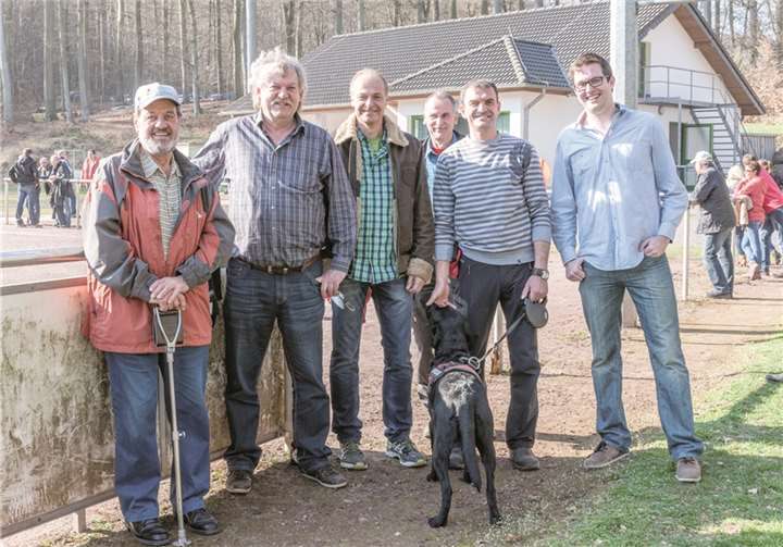 Zu Gast im Waldstadion (von links): Bernd Moog, Karl-Heinz Engelmeier, Bürgermeisterkandidat Thomas Braunstein, Heinz Geisbüsch, Patrik Groß und Stefan Mohr.privat