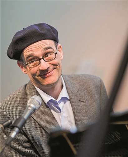 Zu Gast in der Rheinhalle: Felix Janosa.privat