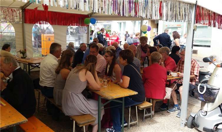 Zu Gast war auch die Marktkönigin Blumenkorso 2018 mit Gefolge.