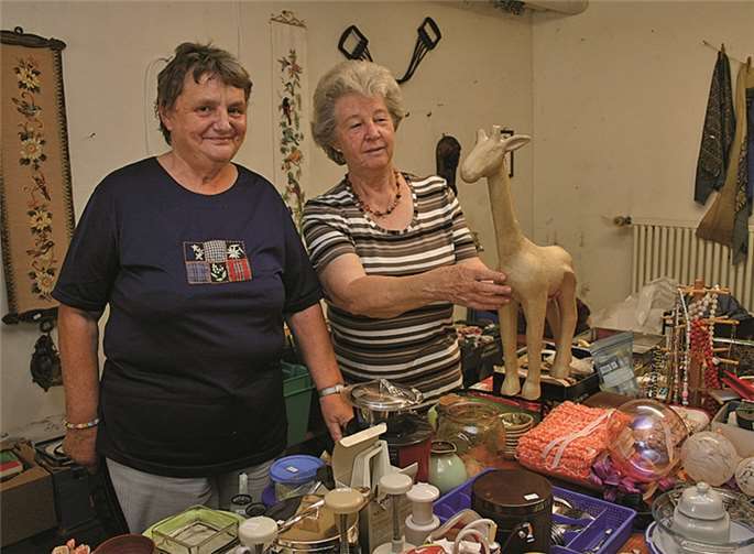 Zu Kaffee und Kuchen trafen sich die Gäste im Pfarrheim.