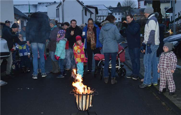 Zu Punsch und Plätzchen trafen sich die Bandorfer.-AB-
