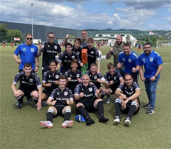 Zu Recht freuten sich die Ochtendunger Spieler und Verantwortlichen über das Weiterkommen im Kreispokal. Foto: privat