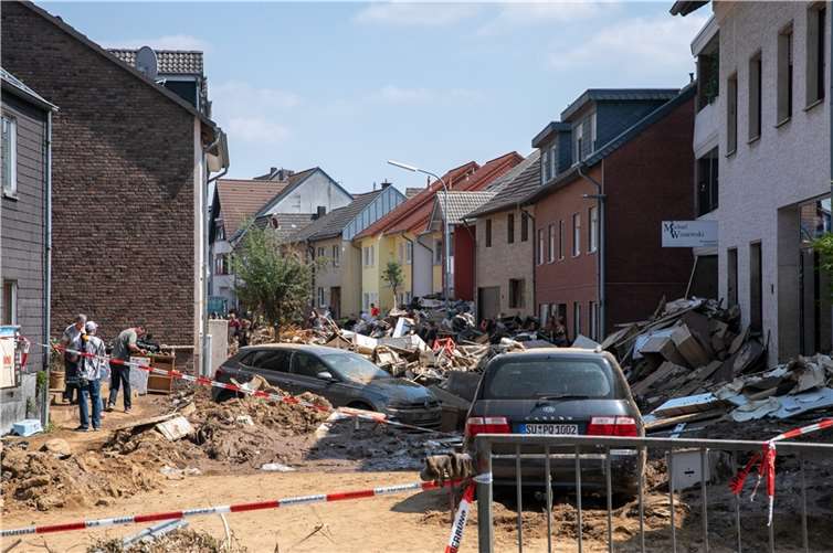 Zu beiden Seiten des Orbach in Odendorf hatte es in der Nacht zum 15. Juli schwere Schäden infolge der Flutkatastrophe gegeben. Beim Bürgergespräch im Dietrich-Bonhoeffer-Haus wurden die Geschehnisse aufgearbeitet, aber auch ein Blick nach vorne gewagt. Foto: Archiv Jost
