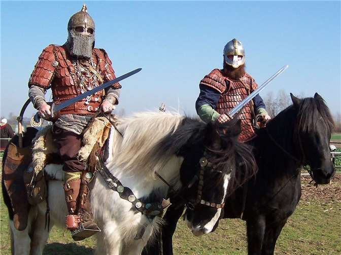 Zu den Attraktionen zählt unter anderem das spektakuläre Ritterturnier zu Pferde, mit atemberaubenden Feuer- und Stunteinlagen.Fotos: privat