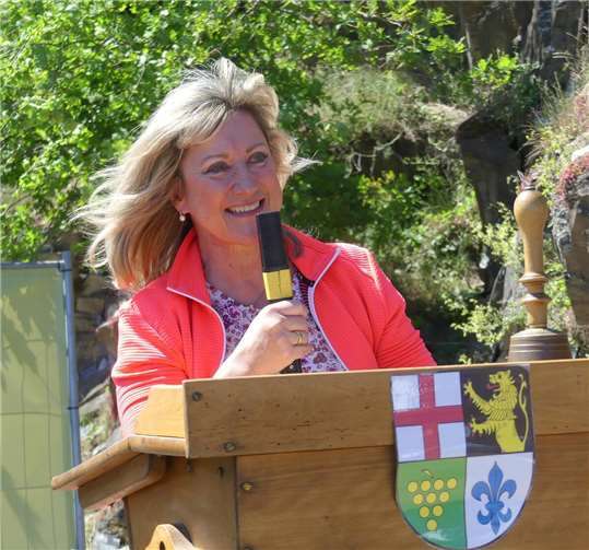 Zu den Gratulanten für die engagierten Naturschützer der Alten Alte Herren vom SV Grün-Weiß Müden gehörte auch Landrätin Anke Beilstein.