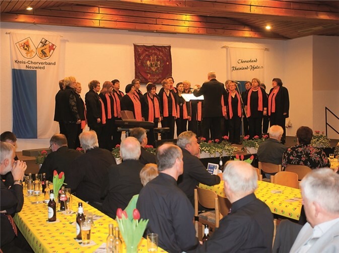 Zu den Gratulanten gehörte auch der Frauenchor Dierdorf.