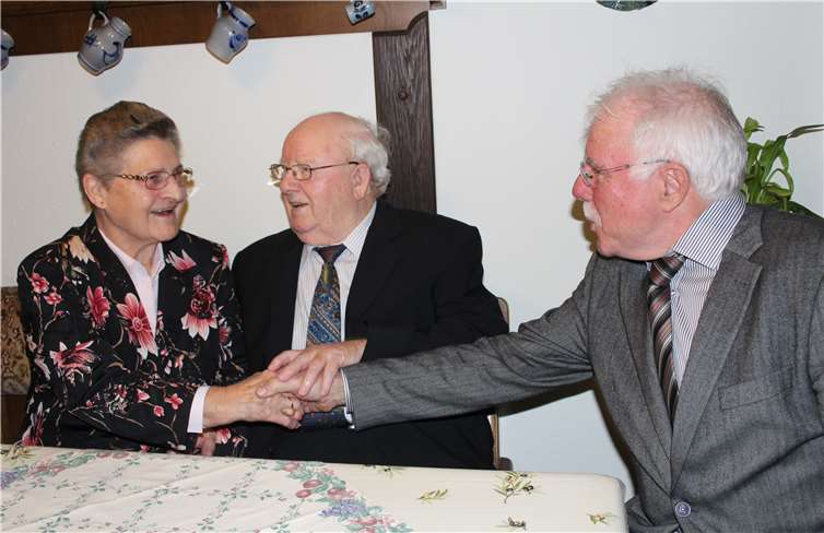 Zu den Gratulanten von Regina und Matthias Tempel gehörte auch Ortsbürgermeister Alfred Sebastian.Fotos: wite