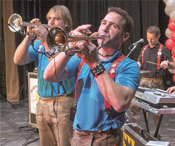 Zu den Höhepunkten der Prunksitzung zählte der Auftritt der „Botzedresse“ mit Pauken und Trompeten.VJ