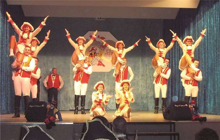 Zu den Höhepunkten des Abends gehörten die fantastischen Tanzdarbietungen der Garde. privat