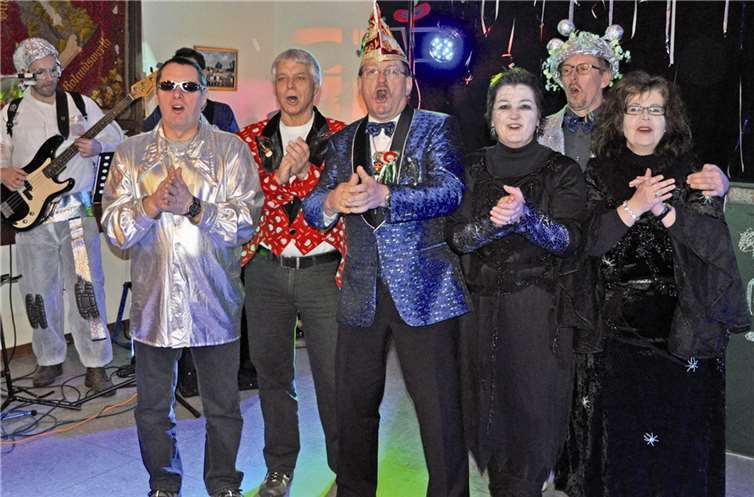 Zu den Klängen von „Los Rolandos“ schunkelten Werner Wenigmann, Rudi Schönenborn, „Quasi“ Lindlohr, Katja Pertz, Christoph Delseith und Ingrid Arenz. AB