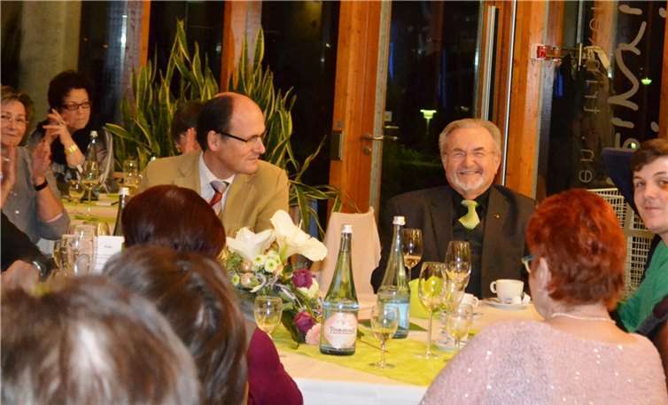 Zu den Laudatoren zählten neben den einzelnen Bereichsleitern auch der Koordinator des Ehrenamtes Dieter Kranz (zwei v.r.) und Geschäftsführer Erwin Waider (links daneben).2015 Sabine Schmitz