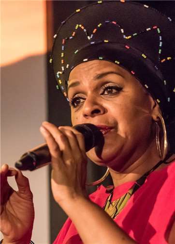 Zu den Weltklasse-Künstlern, die dreimal in unserer Region mit günstigem röhrig-Vorverkauf zu erleben sind, zählt auch die Sängerin „Yma America“ - bekannt vom Musical „König der Löwen“. Foto: privat