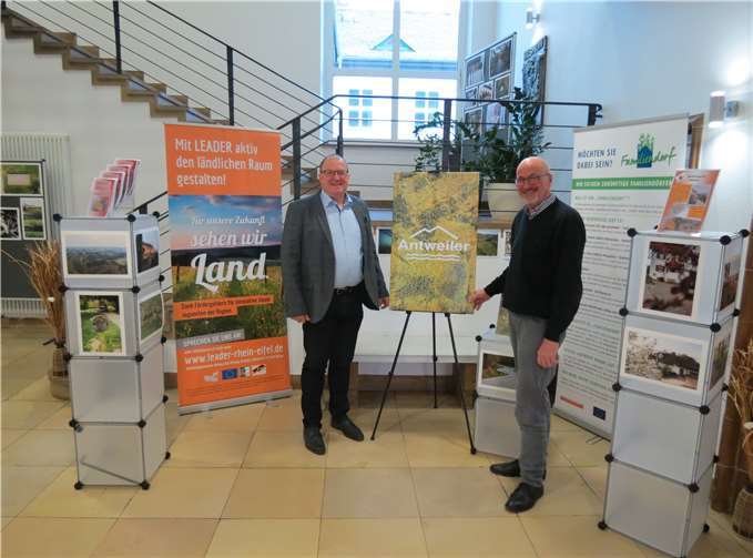 Zu den allgemeinen Öffnungszeiten kann man sich die Ausstellung der Jugendlichen im Rathaus in Adenau anschauen. Foto: privat
