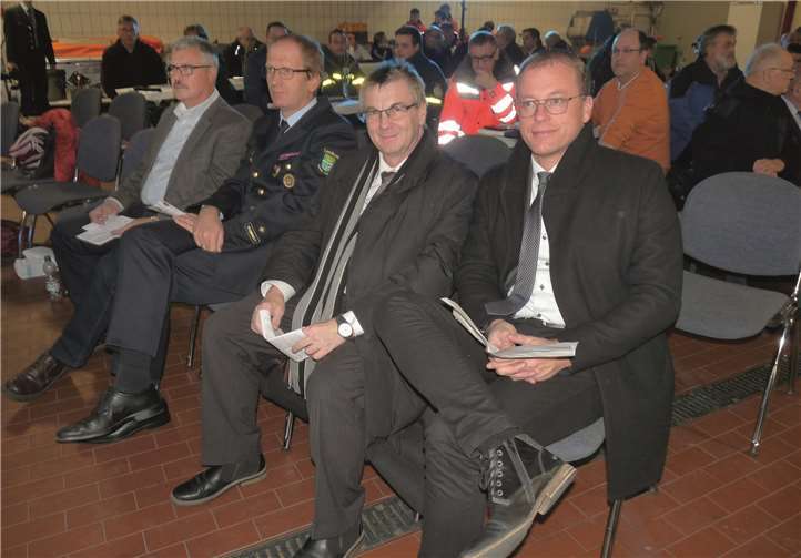 Zu den anwesenden Gottesdienstbesuchern zählten Verbandsgemeindebürgermeister Jörg Lempertz (v. r.), Landrat und Schirmherr Dr. Alexander Saftig , Kreisfeuerwehrinspekteur Rainer Nell und Stadtbürgermeister Hans Peter Ammel.