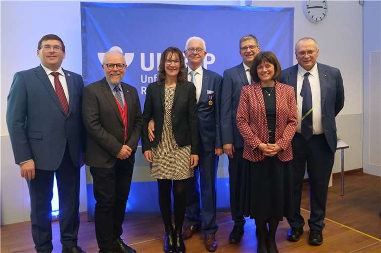 Zu den ersten Gratulanten gehörten: (v.l.n.r.) Jörg Denninghoff, Vorsitzender der UK RLP-Vertreterversammlung, Detlef Placzek, Opferbeauftragter der Landesregierung RLP, Anette Breitbach, Bettina Heidrich und Volker Euskirchen, Vorsitzender des Vorstands der UK RLP.  Fotos: Mara Stahlhofen