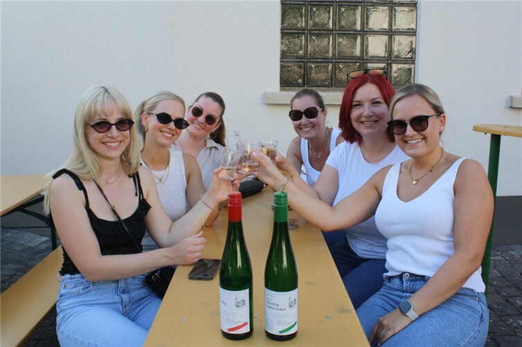 Zu den gewogenen Stammgästen der beliebten Veranstaltung zählte auch heuer die illustre Clique der Taunus-Girls.