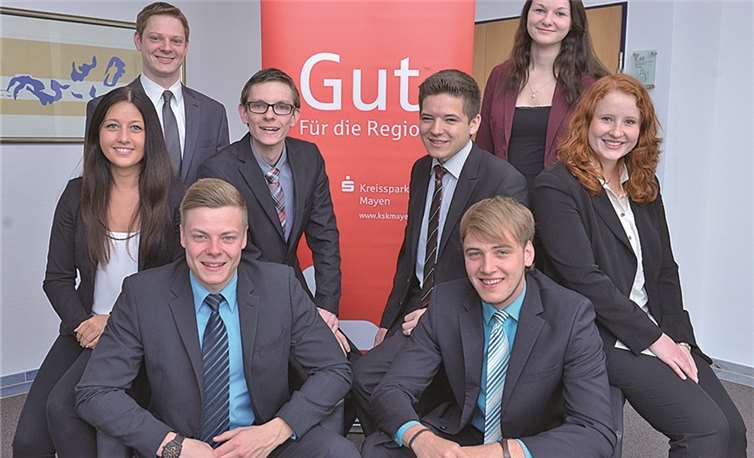 Zu den guten Abschlussprüfungsergebnissen kann man den frisch ausgebildeten Bankern nur gratulieren: (v.l.): Thomas Hering, Maximilian Fuß, Eva-Maria Geisen, Dennis Lohner, Nicola von Treskow , Philipp Andres, Jennifer Hoffmann, Miriam Hermann. KSK Mayen
