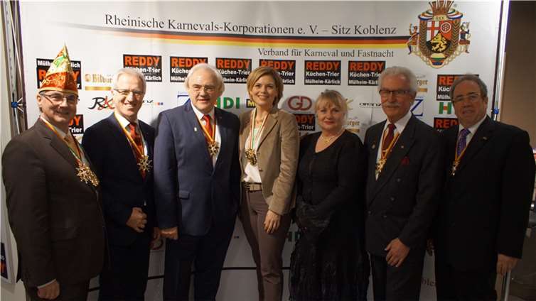 Zu den zahlreichen Ehrengästen, die RKK-Präsident Hans Mayer (3.v.l.) begrüßen konnte, gehörte unter anderem auch die CDU-Landesvorsitzende Julia Klöckner. GH