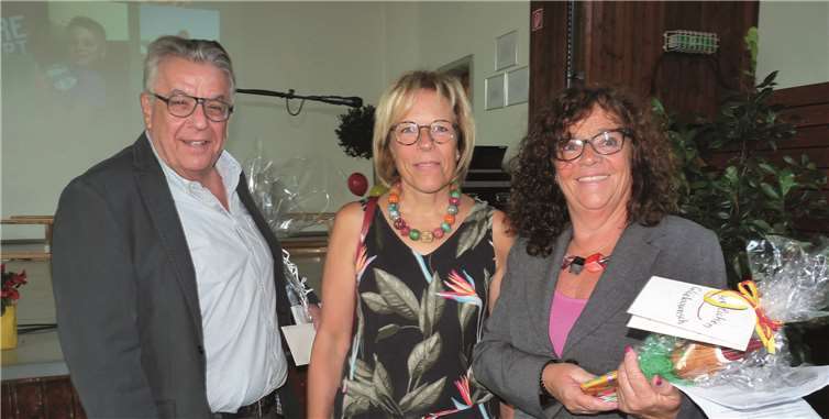 Zu den zahlreichen Gratulanten zählten auch Ingrid Butter,Leiterin der Kita St. Nikolaus, und Friedel Arndt.