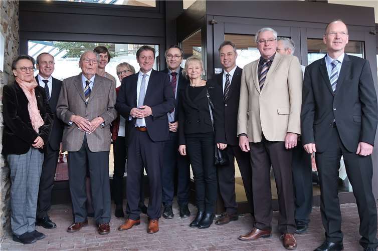 Zu der Feierstunde im Keramikmuseum Höhr-Grenzhausen konnte Landrat Achim Schwickert neben dem rheinland-pfälzischen Kulturminister Konrad Wolf auch zahlreiche weitere Vertreter aus Politik, Wirtschaft und Kultur begrüßen.  VG Höhr-Grenzhausen