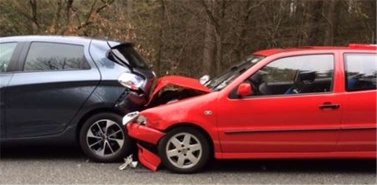 Zu einem Auffahrunfall kam es auf der B49. Foto: Polizei