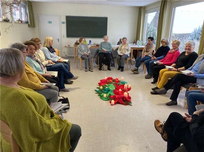Zu einem Morgenlob mit dem Thema: „Da ist ein Sehnen tief in mir“ waren die Frauen von Eich vor Weihnachten ins Pfarrheim eingeladen. Foto: privat