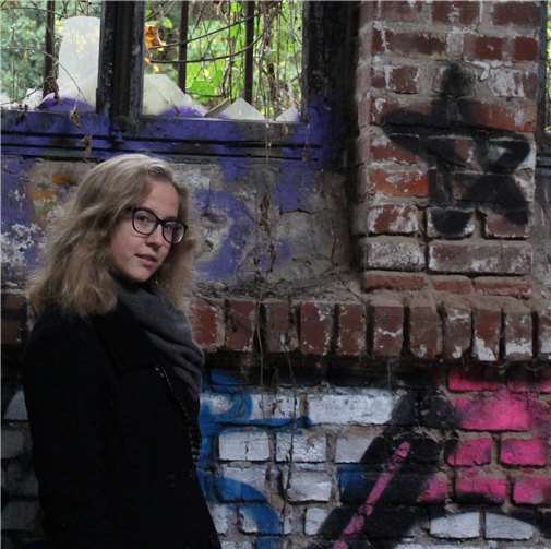 Zu einem Solo-Programm gehört eine Menge Mumm. Die 21-jährige Schauspielschülerin Ella Anschein aus Bonn verfügt darüber. privat