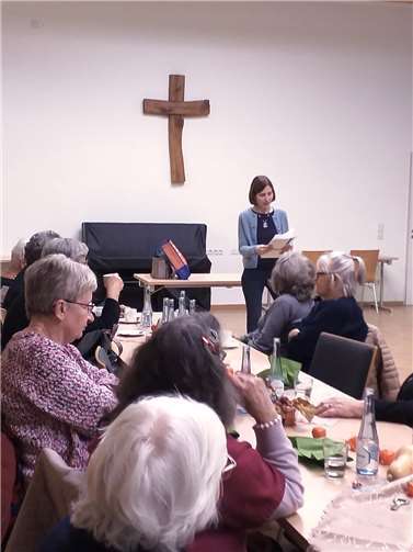 Zu einem Vortrag von Frau Dr. A. Schmitz aus der Turmapotheke mit dem Thema „Meine Medikamente und ich“ lud am 5. November 2024 das Senioren-Team Maria-Himmelfahrt ein. Foto: privat