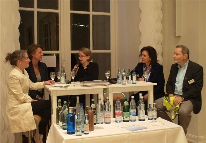 Zu einem aufschlussreichen Diskurs hatte Moderatorin Petra Lötschert hochkarätige Wasserexperten eingeladen.
