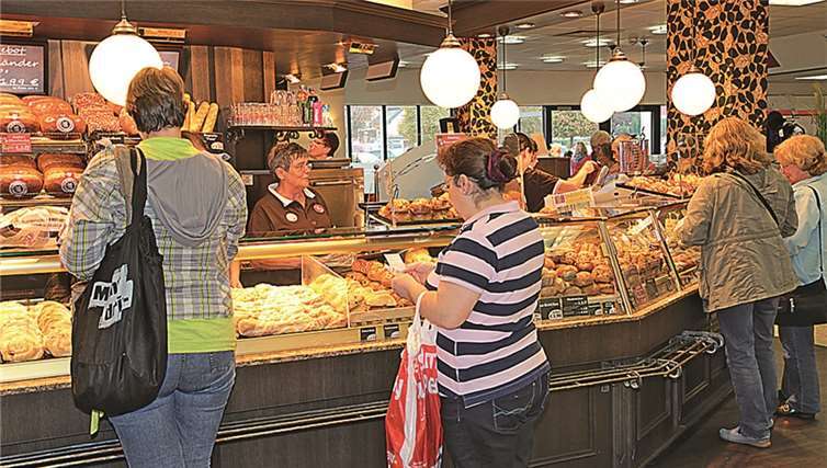 Zu einem echter „Hingucker“ hat sich die Filiale der Bäckerei Oebel im Rewe-Markt, An der Alten Molkerei, nach der Renovierung entwickelt. Gemütliche Kaffeehausatmosphäre lädt zum Verweilen ein.STEIN