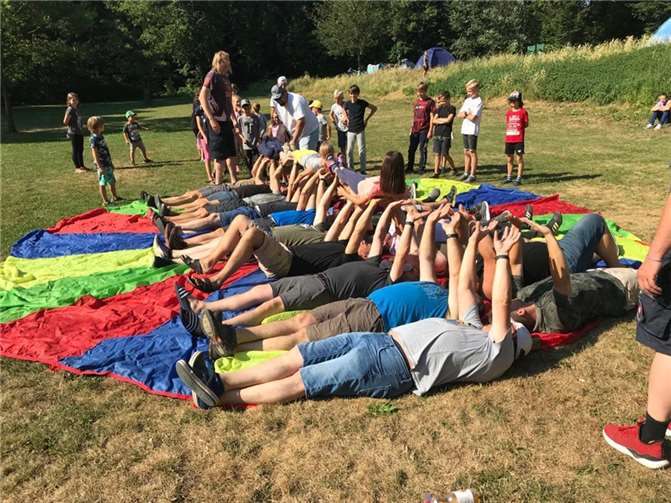 Zu einem gallischen Wochenende mit olympischen Spielen, Wildschweinjagd, Lagerfeuer, Stockbrot u.v.m. hatten nach langer „Zwangs“-Pause das Dekanat Andernach-Bassenheim in Zusammenarbeit mit der FBS Andernach und dem Väter-Organisationsteam am 23. und 24. Juli wieder zur traditionellen Vater-Kind Aktion eingeladen. Foto: privat