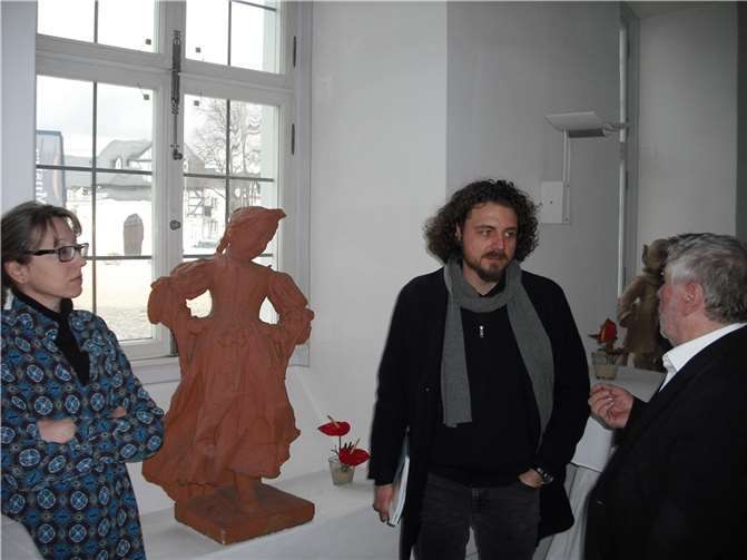 Zu einer eingehenden Besichtigung trafen sich im Schloss (v.l.n.r.) das Mitglied des Direktoriums der Landesstiftung Villa Musica, Dr. Heidrun Miller, der stellvertretende Landeskonservator Dr. Marcus Fritz-von Preuschen, von der Generaldirektion Kulturelles Erbe, RLP. und der Vorsitzende des Arbeitskreises Heimat + Tourismus Engers Josef Kretzer. Foto: Privat