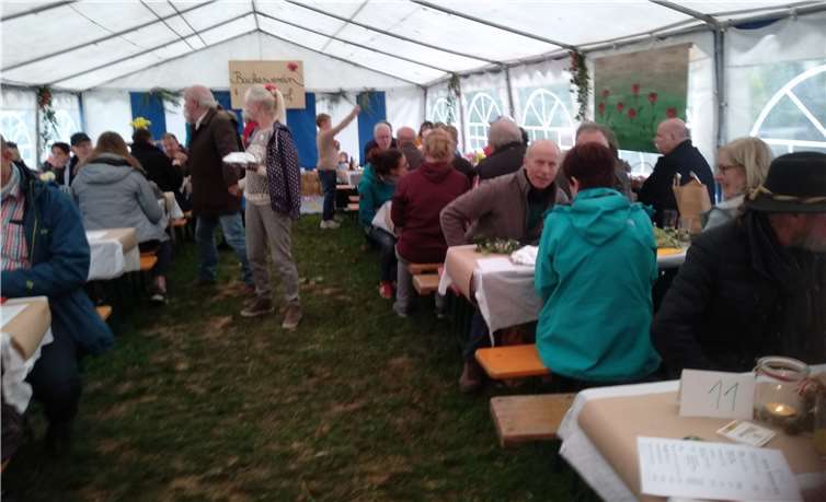 Zu einer kleinen Tradition hat sich das Nierendorfer Backesfest in den letzten Jahren entwickelt. Fotos: privat