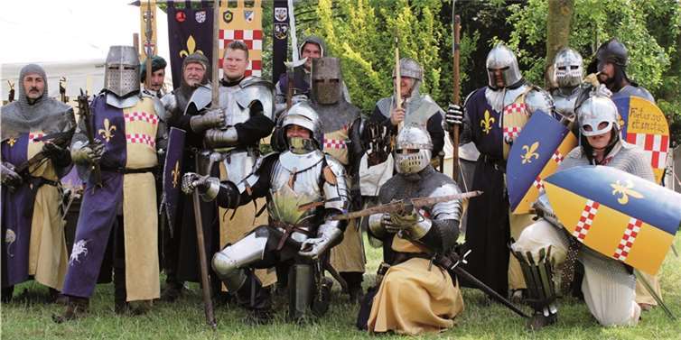 Zu ihrem Ritterschlag freuen sich die Tomburg Ritter wieder auf viele Gäste. privat