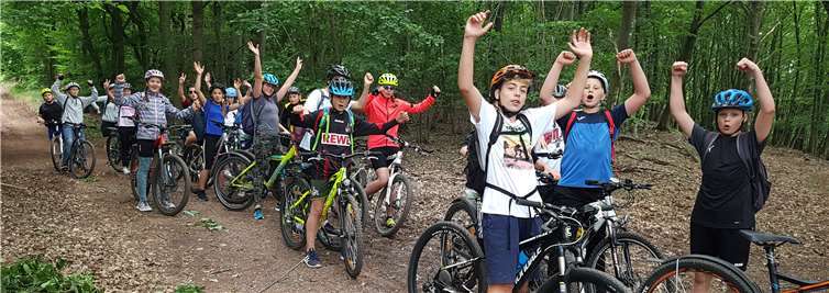 Zu ihrer bereits zweiten Mountainbike-Tour starteten die beiden Sportprofilklassen der Jahrgangsstufe sechs in Cochem-Cond. Foto: Realschule plus Cochem