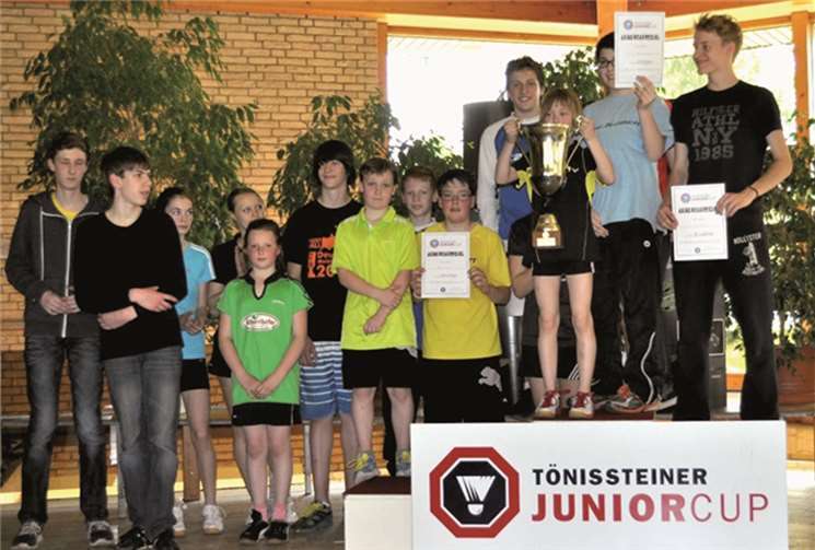 Zu sehen ist die Siegerehrung des Vorjahres mit den Siegern vom TuS Bad Marienberg. privat