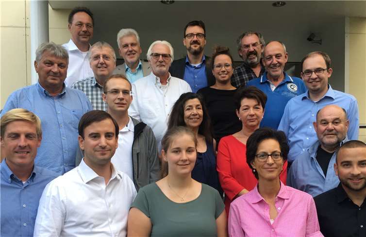 Zu seiner konstituierenden Sitzung traf sich der Vorstand des SPD-Kreisverbands um seinen Vorsitzenden Marcel Hürter (vordere Reihe, Zweiter von links) in Bad Neuenahr. privat